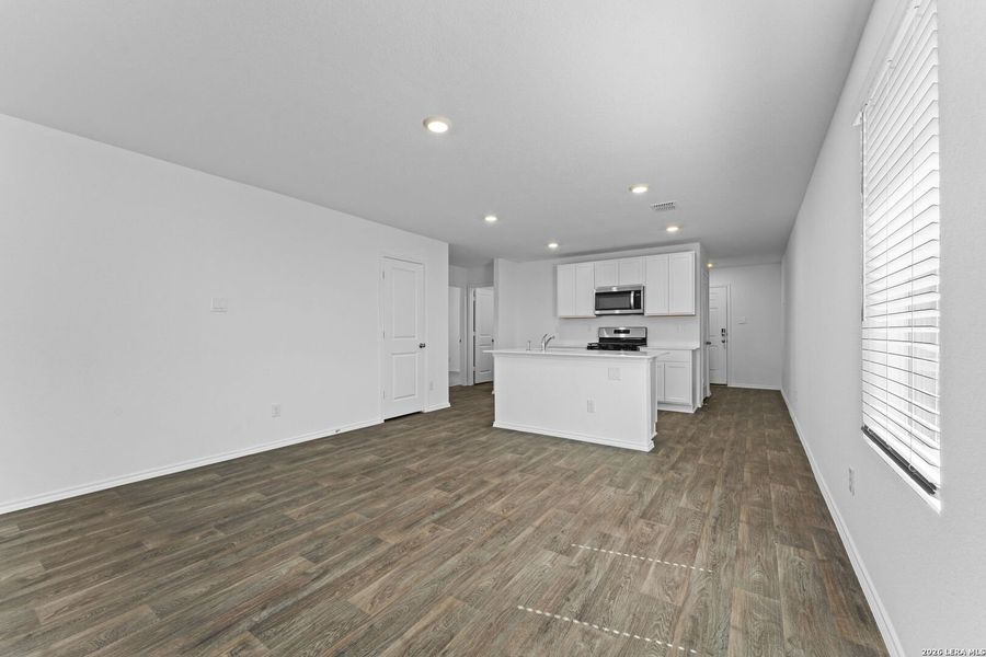 Spacious, unfurnished interior of a new home in Preserve at Medina, Von Ormy (Image 13).