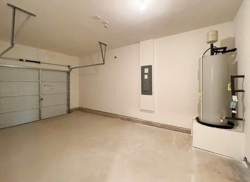 Spacious, unfurnished interior of a new home in Bellevue Townhomes, Greenville (Image 13).