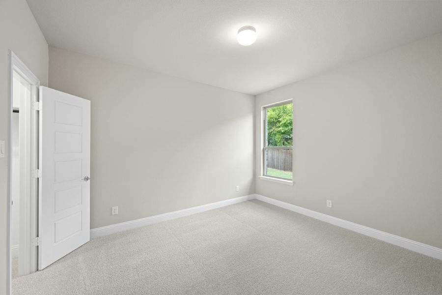 Spacious, unfurnished interior of a new home in Kentsdale Farms, DeSoto (Image 28).