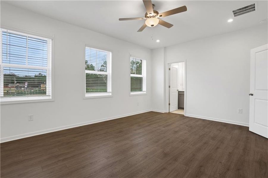 Spacious, unfurnished interior of a new home in Towne Village at Suwanee Dam, Sugar Hill (Image 22).