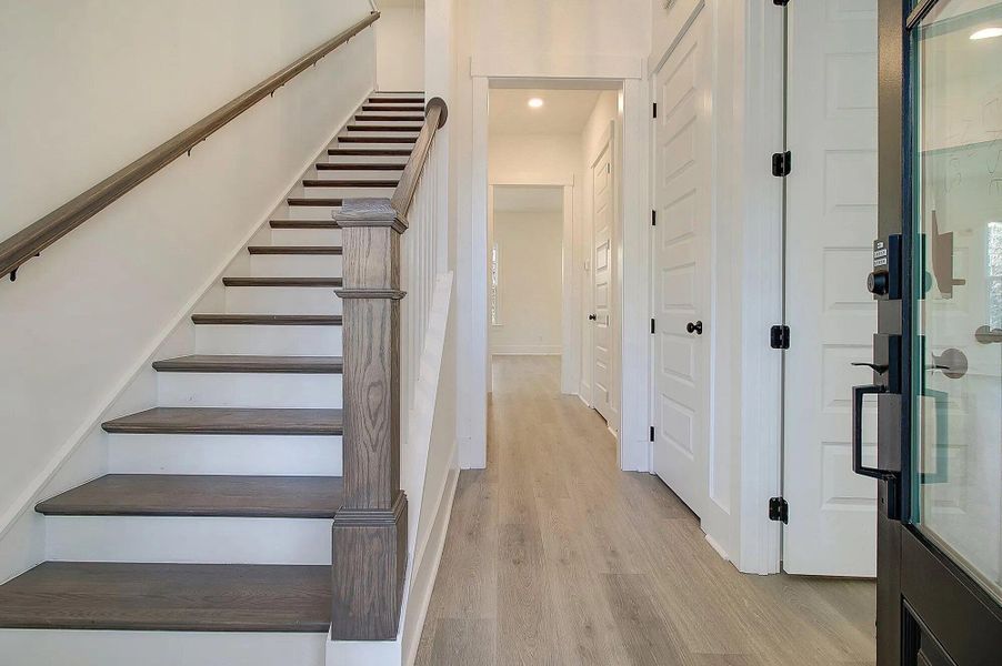 Spacious, unfurnished interior of a new home in , Edisto Island (Image 11).