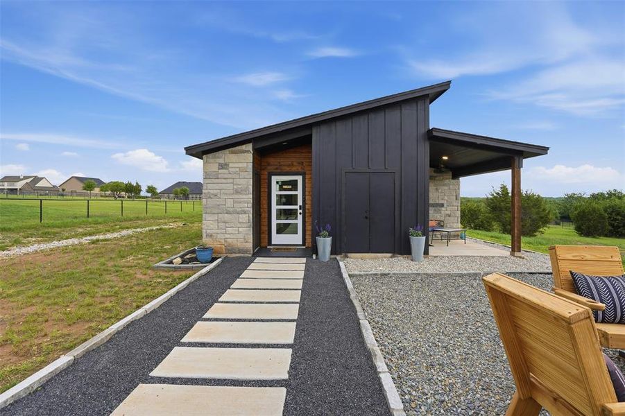Exterior details and patio area of a home in , Granbury (Image 3).