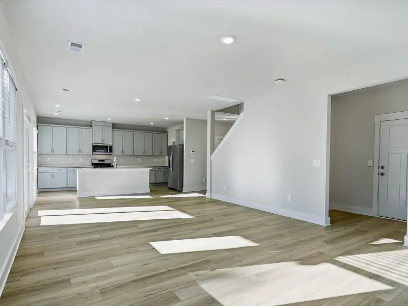 Spacious, unfurnished interior of a new home in Ashby Woods, Boiling Springs (Image 9).