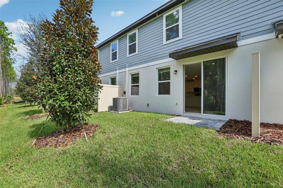 Exterior details and patio area of a home in Bradford Park, Ormond Beach (Image 3).