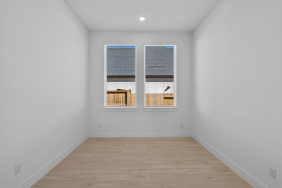 Spacious, unfurnished interior of a new home in Blue Heron, Mont Belvieu (Image 30).