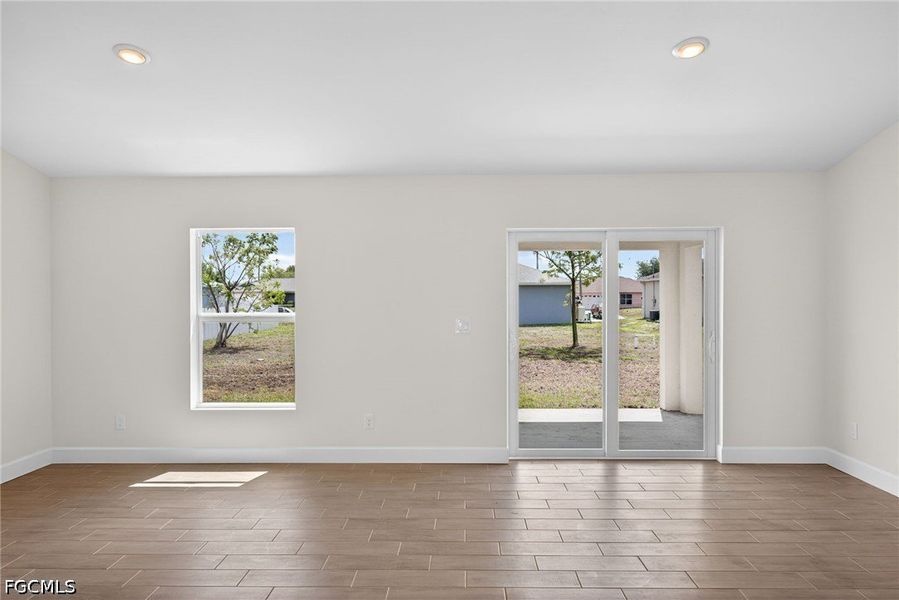 Spacious, unfurnished interior of a new home in Cape Coral, Cape Coral (Image 21).