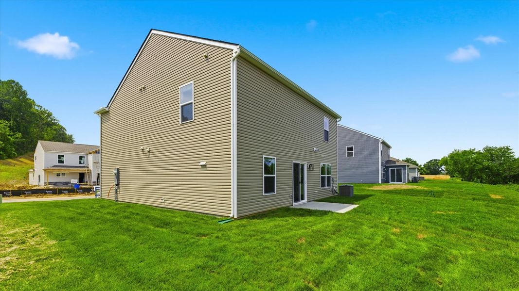 Exterior details and patio area of a home in Oak Hill, Vonore (Image 3).