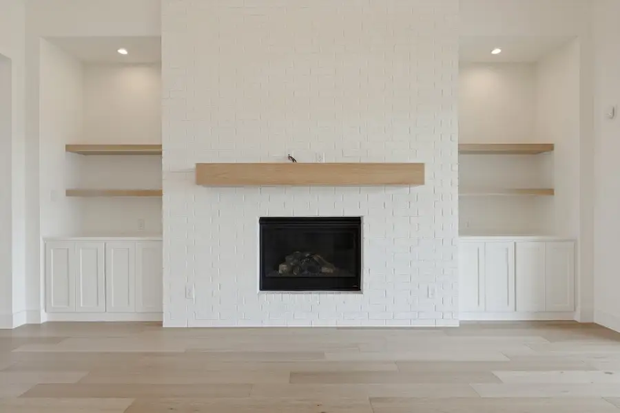 Spacious, unfurnished interior of a new home in Hilltop Ranch, Leander (Image 20). Spacious, unfurnished interior of a new home in Hilltop Ranch, Leander (Image 20).
