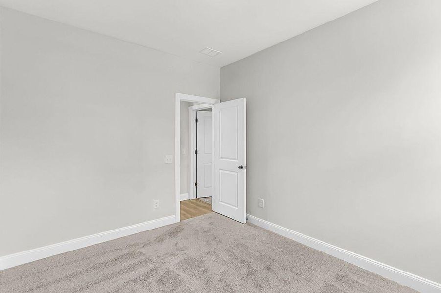 Spacious, unfurnished interior of a new home in Heron Preserve, Hanahan (Image 12).