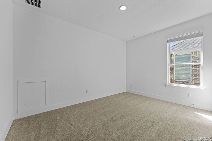 Spacious, unfurnished interior of a new home in , New Braunfels (Image 17).