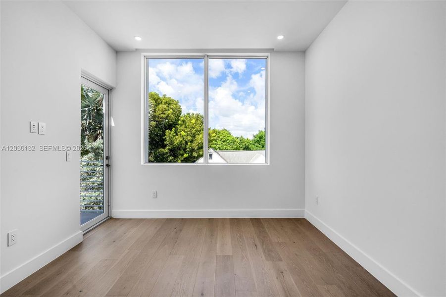 Spacious, unfurnished interior of a new home in , Miami (Image 16).