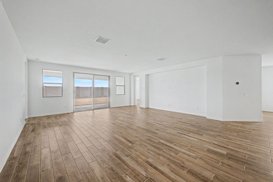 Spacious, unfurnished interior of a new home in White Tank Vistas, Waddell (Image 11).