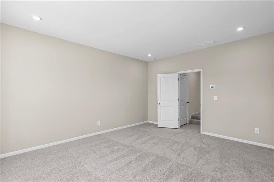 Spacious, unfurnished interior of a new home in Villas at Gold Creek, Dawsonville (Image 18).