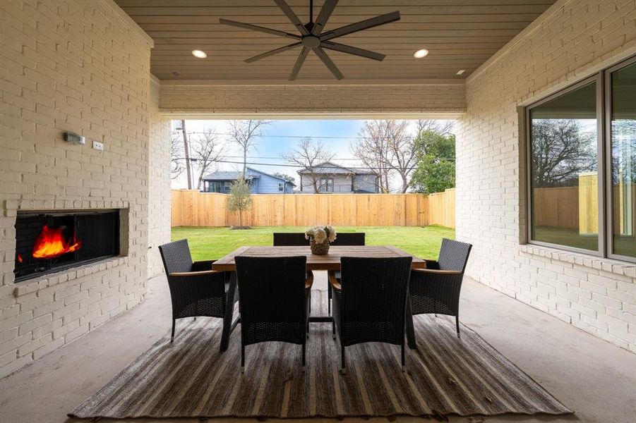 Exterior details and patio area of a home in , Dallas (Image 4).