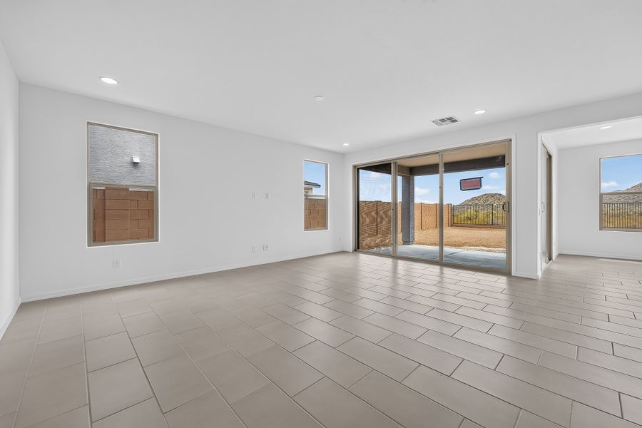 Spacious, unfurnished interior of a new home in Ladera Trails, Queen Creek (Image 16).