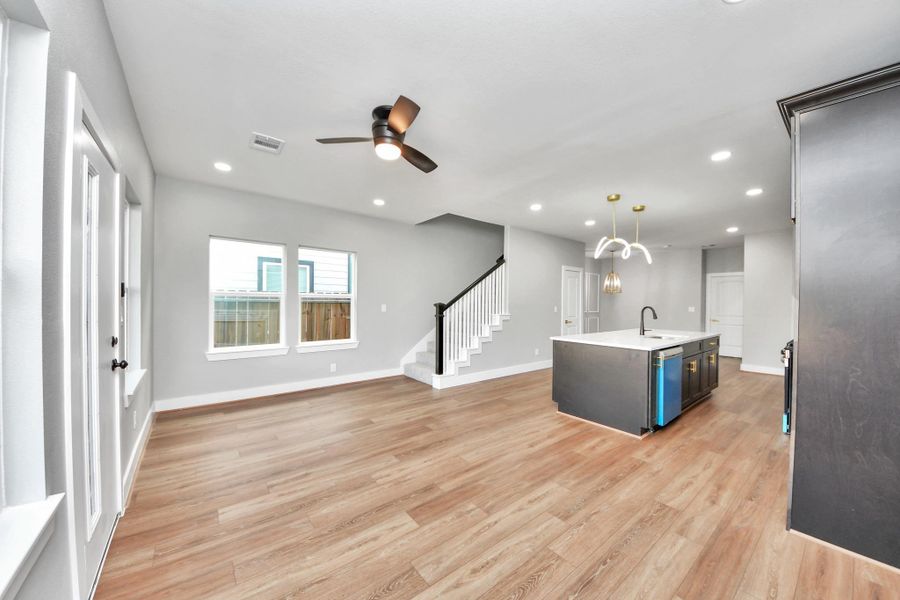 Spacious, unfurnished interior of a new home in , Houston (Image 30).