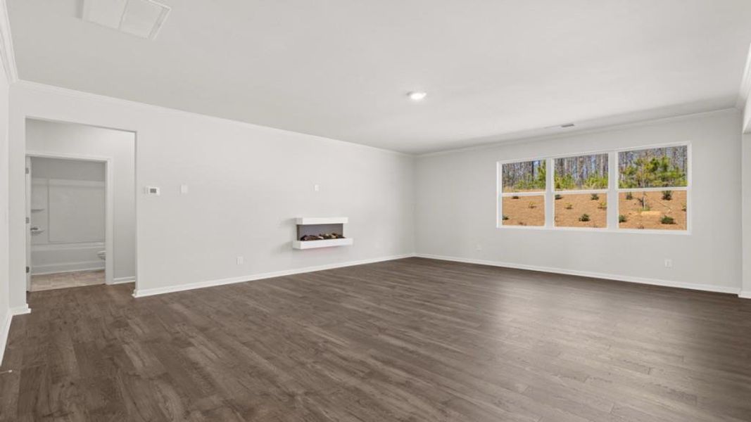 Spacious, unfurnished interior of a new home in Thompson Ridge, Dallas (Image 11).