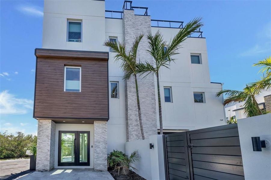 Exterior details and patio area of a home in , Sarasota (Image 22).