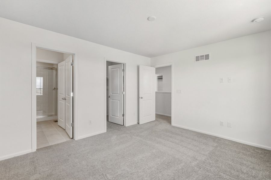 Spacious, unfurnished interior of a new home in Windler, Aurora (Image 13).