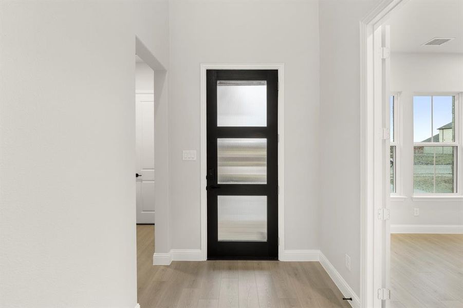 03. 2101 Clairmount - Entry