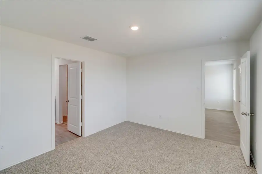 Spacious, unfurnished interior of a new home in Prairie Lakes, Buda (Image 16). Spacious, unfurnished interior of a new home in Prairie Lakes, Buda (Image 16).