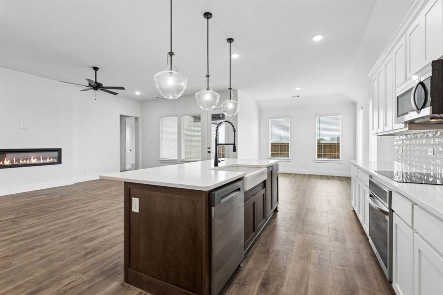 Furnished interior view inside a new home in Brahman Ranch, Venus (Image 7).