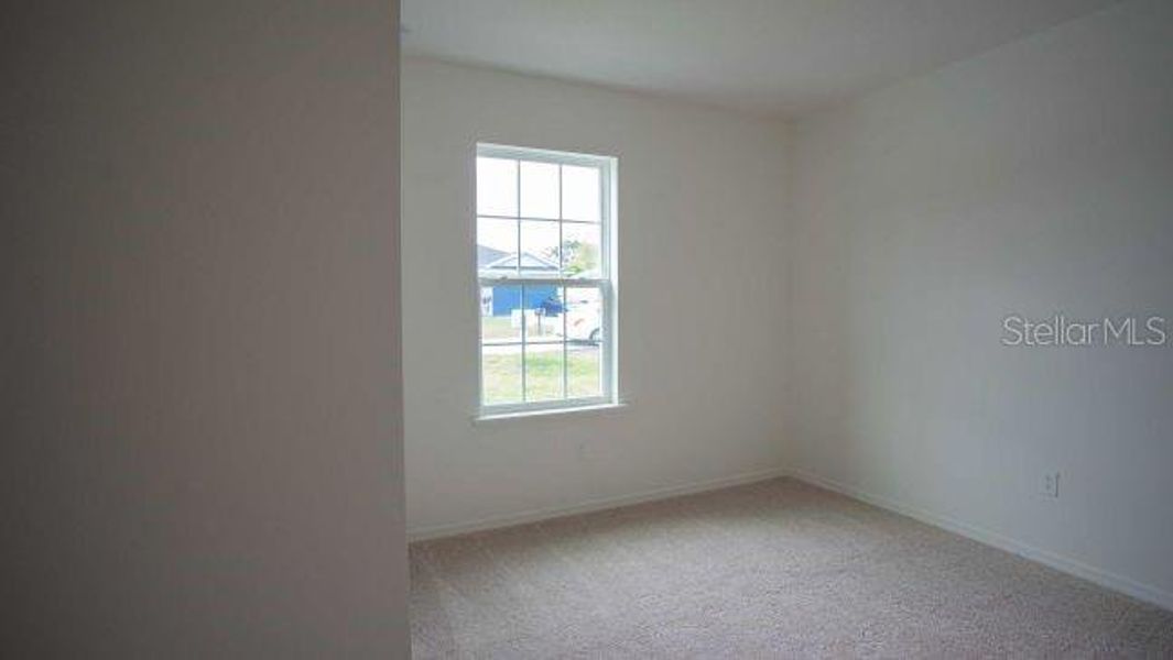Spacious, unfurnished interior of a new home in Oakhaven Walk, Gainesville (Image 11).