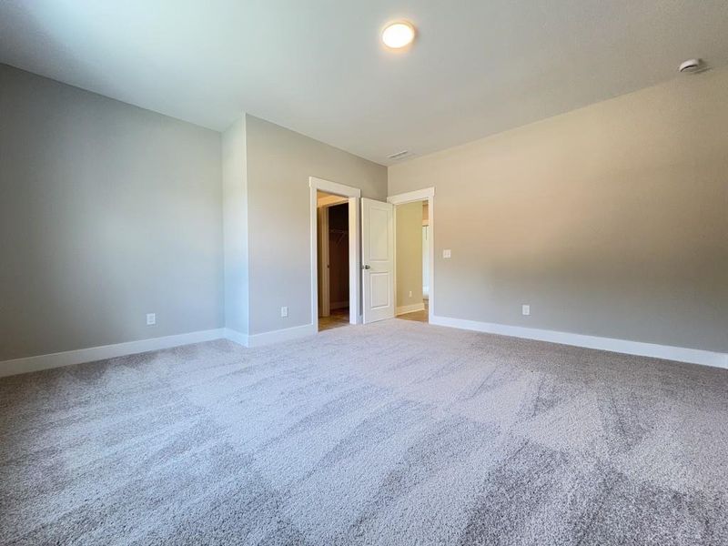 Spacious, unfurnished interior of a new home in Arden on Lanier, Cumming (Image 11).