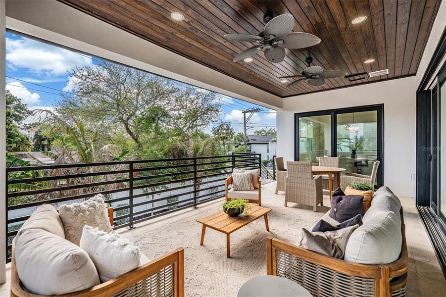 Exterior details and patio area of a home in , Tampa (Image 35).