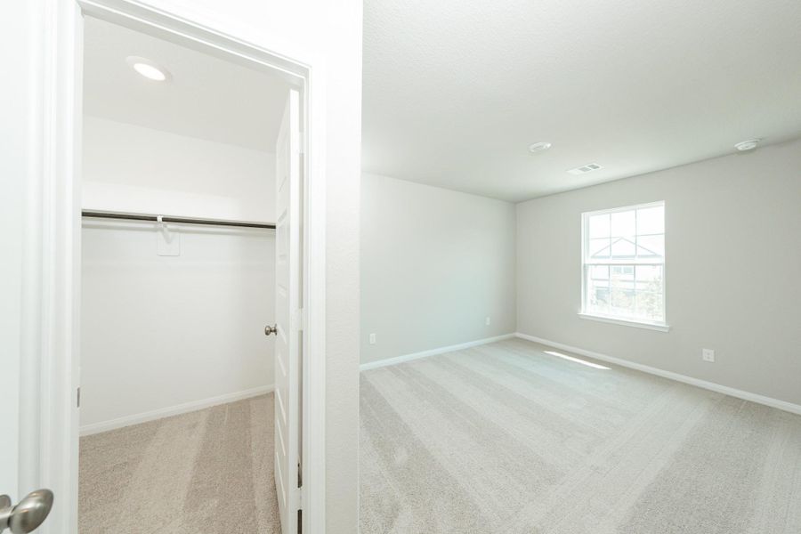 Spacious, unfurnished interior of a new home in Cliffstone Hills, Conroe (Image 15).