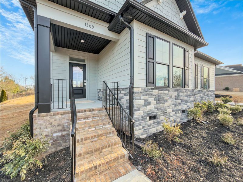 Exterior details and patio area of a home in Cross Creek Golf Club, Seneca (Image 3).