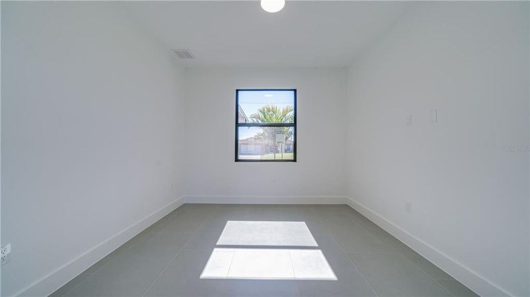 Spacious, unfurnished interior of a new home in , Lehigh Acres (Image 26).