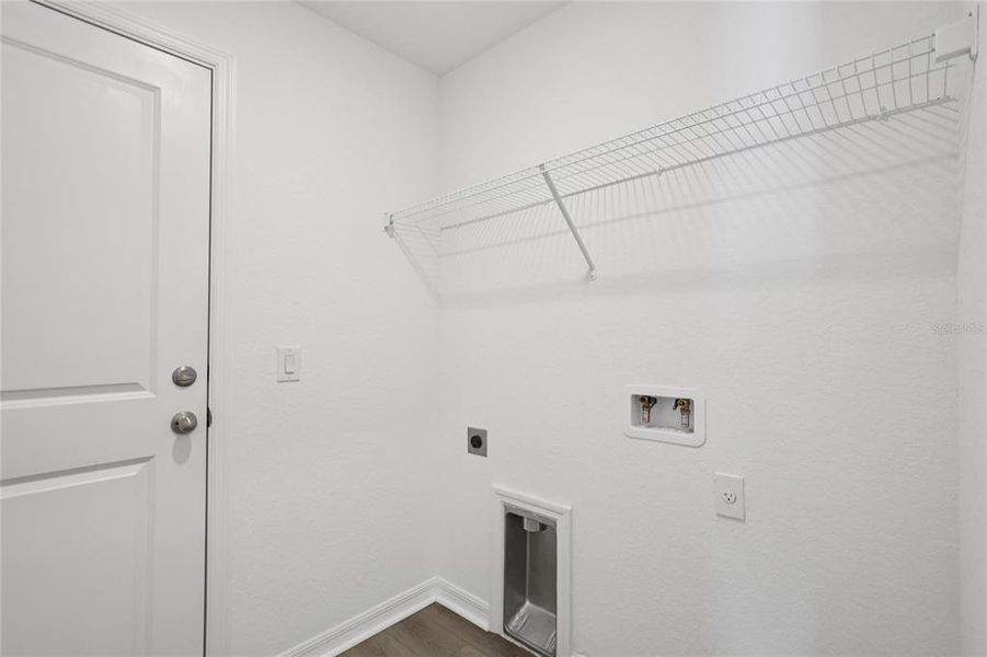 Spacious, unfurnished interior of a new home in , Port Charlotte (Image 17).