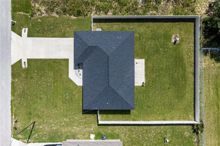 Exterior details and patio area of a home in , Ocala (Image 4).