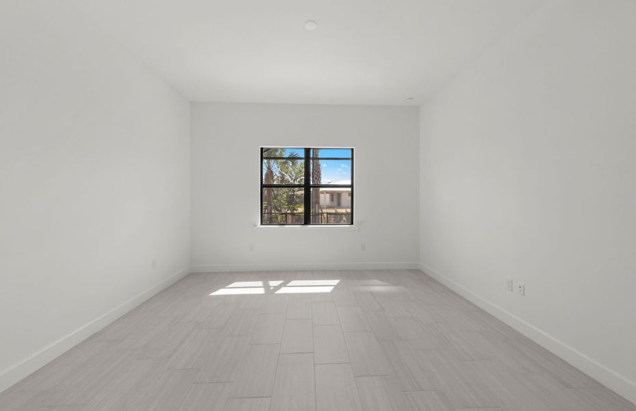 Spacious, unfurnished interior of a new home in Terreno, Naples (Image 15).