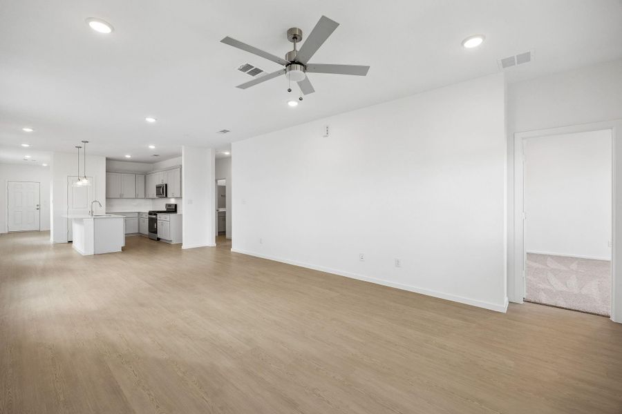 Spacious, unfurnished interior of a new home in Montgomery Bend, Montgomery (Image 22).