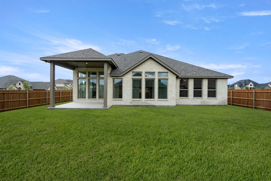 Exterior details and patio area of a home in Ridgepoint, Midlothian (Image 19).