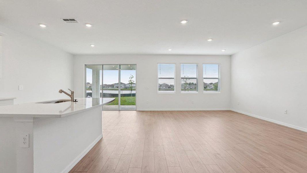 Spacious, unfurnished interior of a new home in Summerlin at Hawthorne Ranch, Lakeland (Image 18).