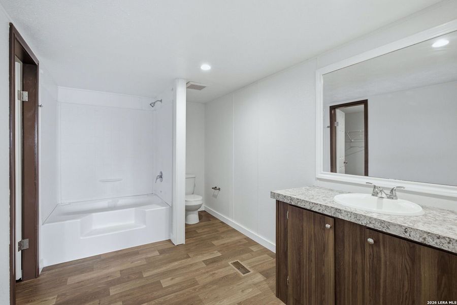 Image 36 of a home in .