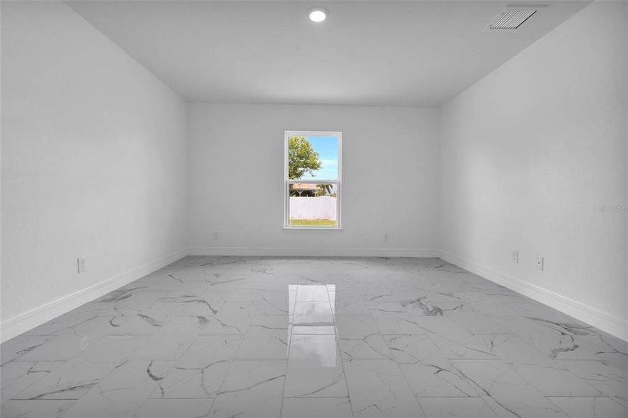 Spacious, unfurnished interior of a new home in , Cape Coral (Image 15).