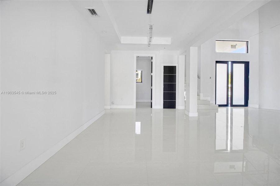 Spacious, unfurnished interior of a new home in , Miami (Image 13).