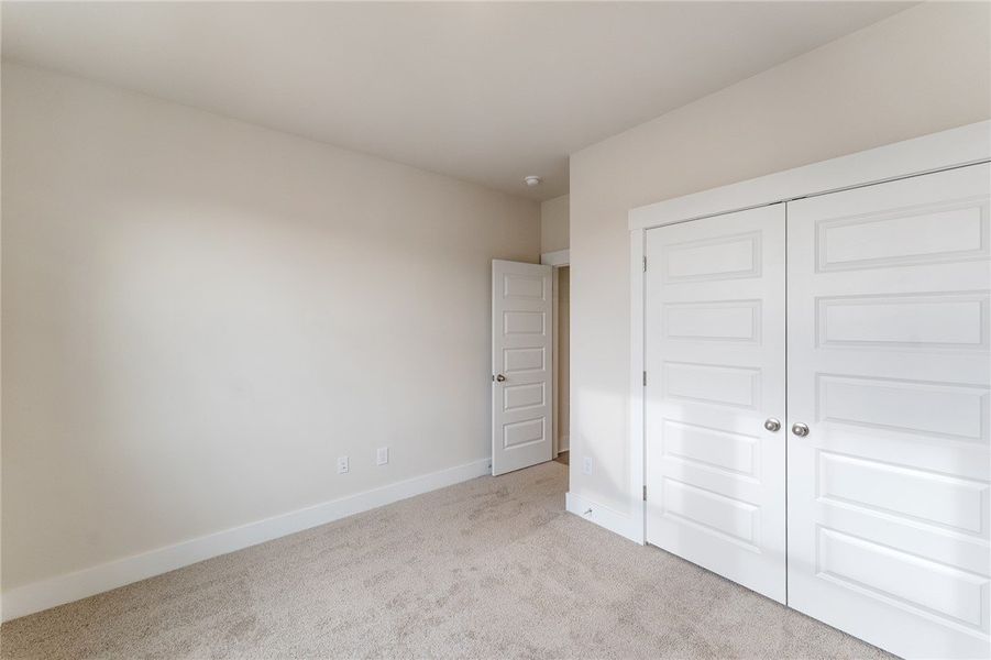 Spacious, unfurnished interior of a new home in Eagle Creek, Central (Image 23).