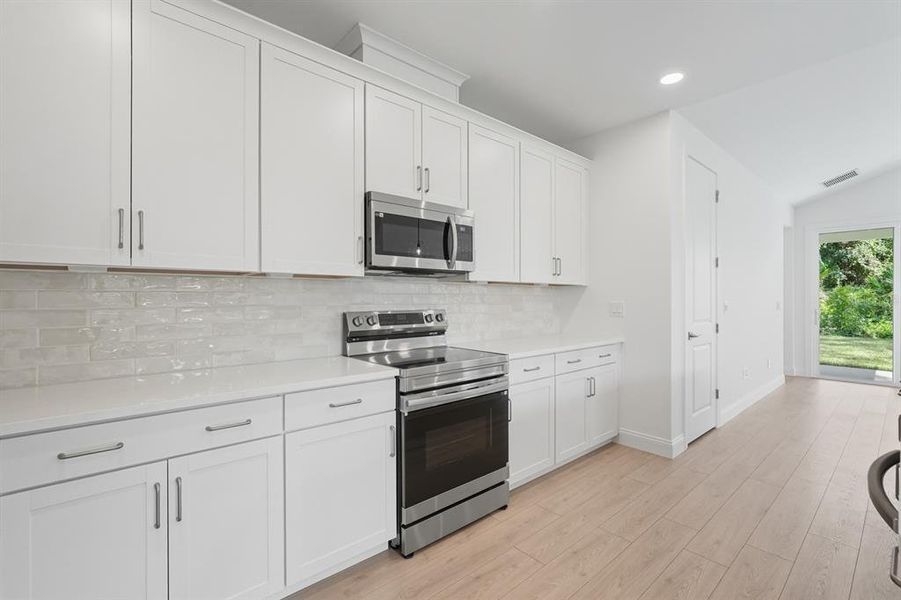 Furnished interior view inside a new home in Palm Coast Homes, Palm Coast (Image 7).