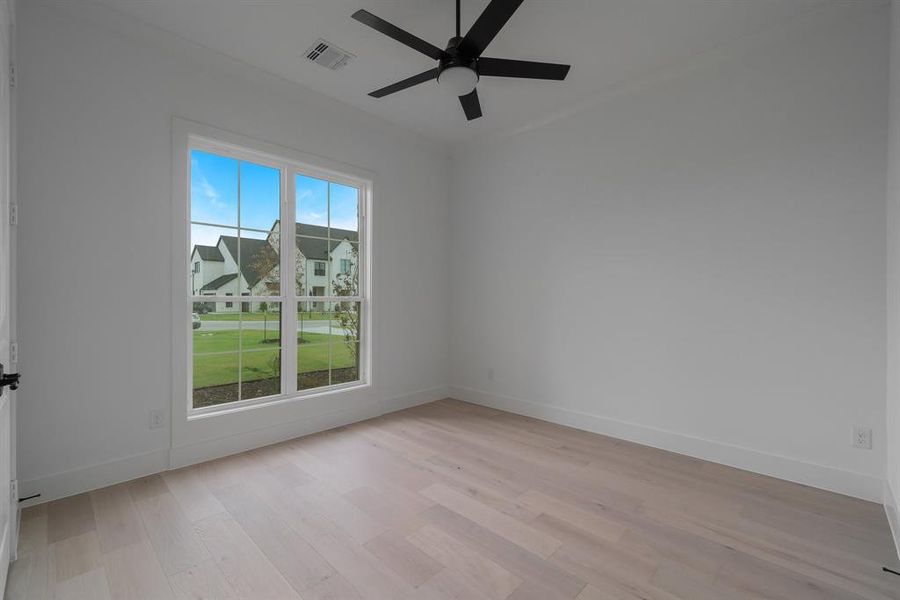 Unfurnished room with light hardwood / wood-style floors and ceiling fan