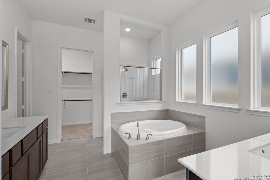 Furnished interior view inside a new home in Stillwater Ranch 60', San Antonio (Image 10).