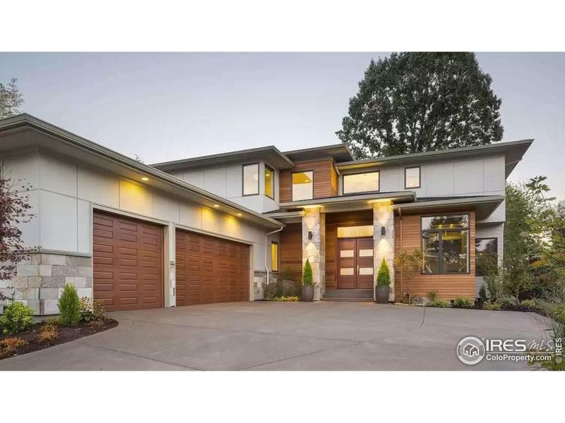 PHOTOS NOT OF ACTUAL HOME.  Concept of Front of home