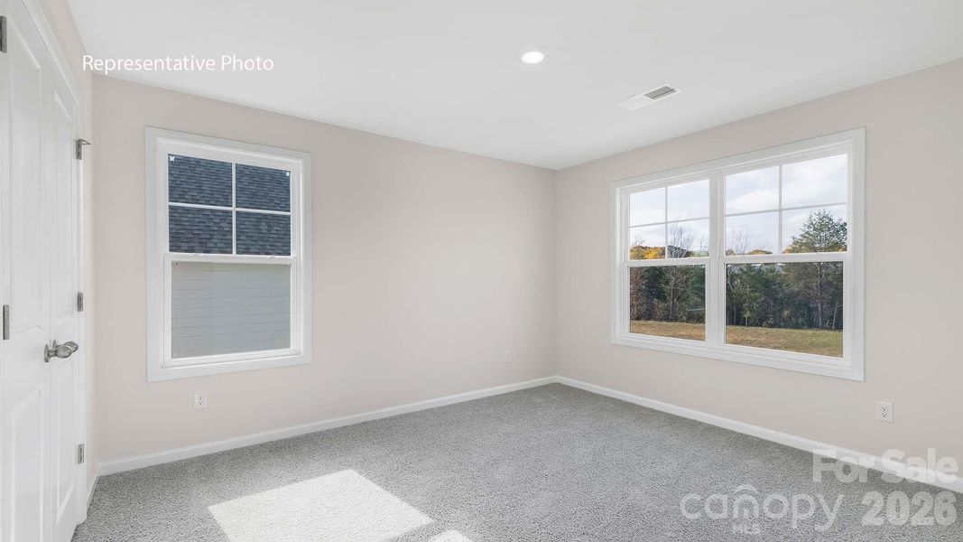 Spacious, unfurnished interior of a new home in Sylvan Creek, Denver (Image 29).