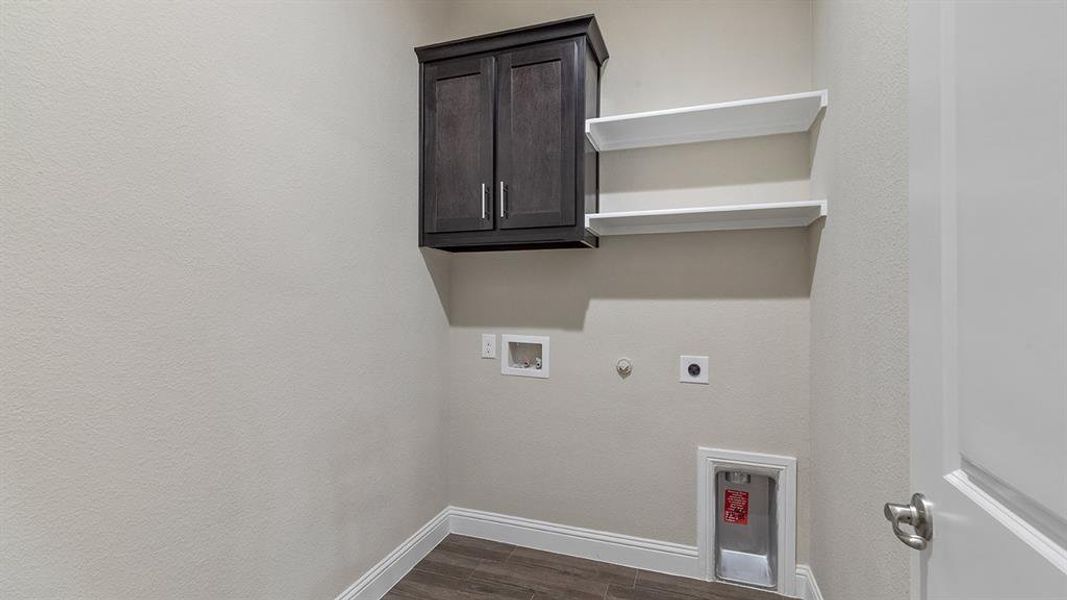 Spacious, unfurnished interior of a new home in Lakeview Pointe, Grand Prairie (Image 23).