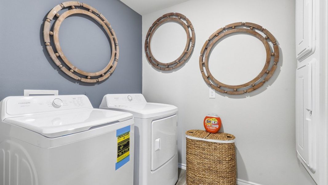 Representative furnished interior of a home built from the Plan by D.R. Horton in Bella Vista, Granbury (Image 34).