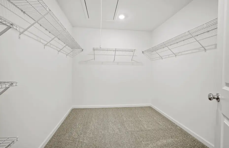 Spacious, unfurnished interior of a new home in Mallard Park, Charlotte (Image 20).